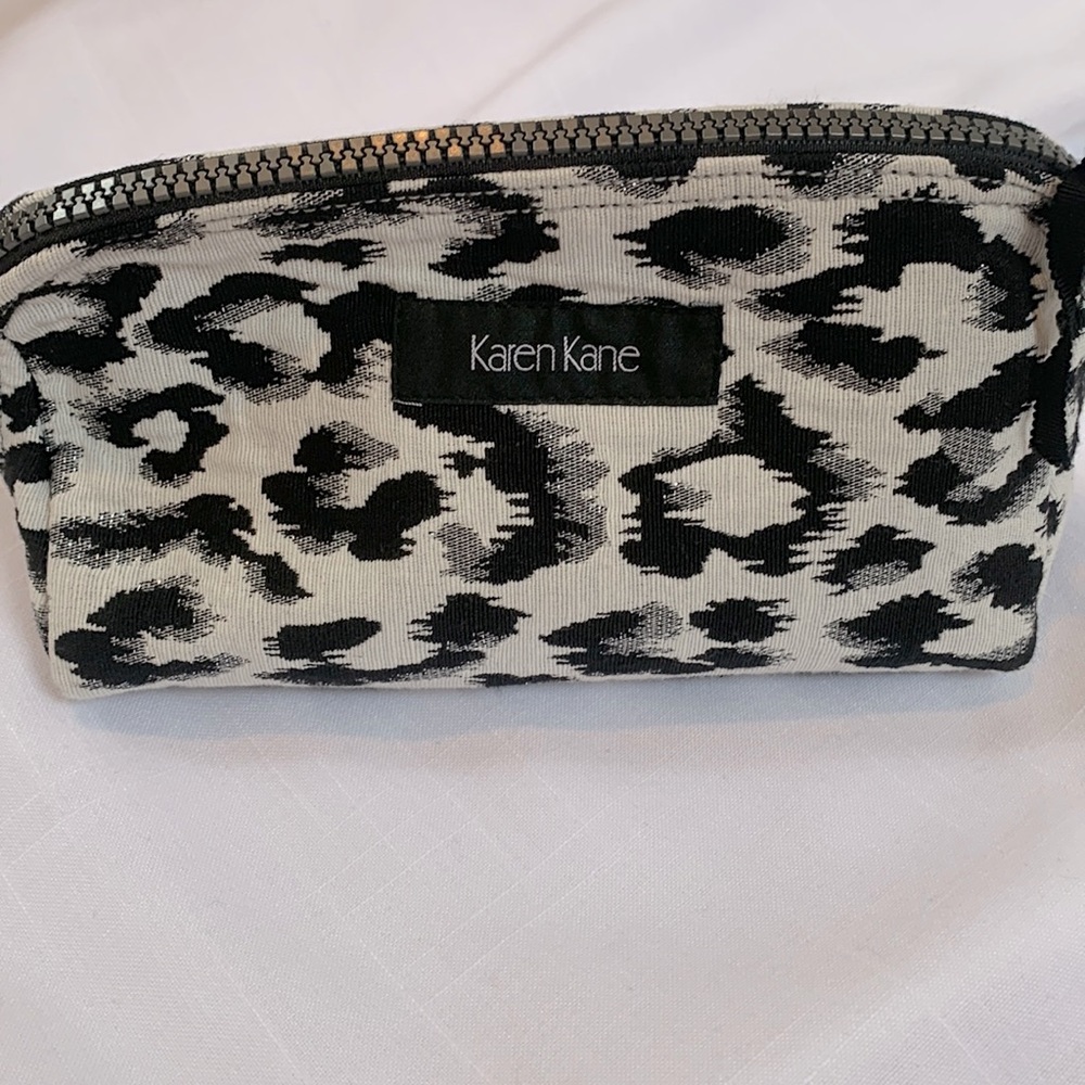 Cute cosmetic/ accessory pouch!